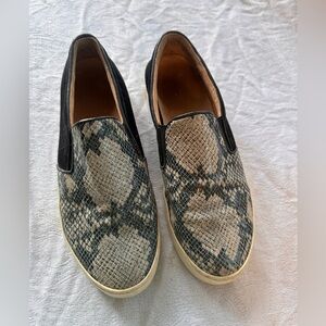 Vionic Black and Gray Patterned Loafers
